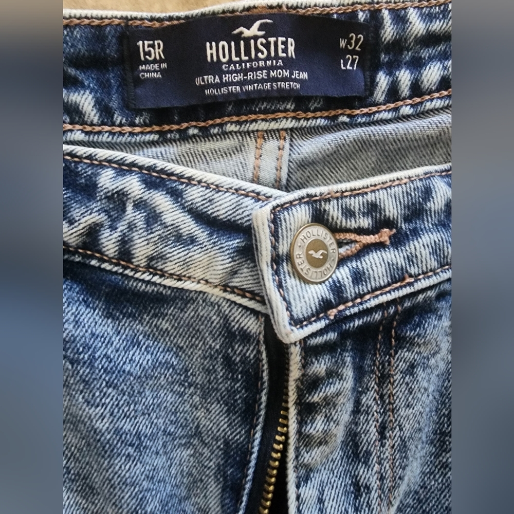 Ultra High Rise Mom Jeans - Picture 3 of 4